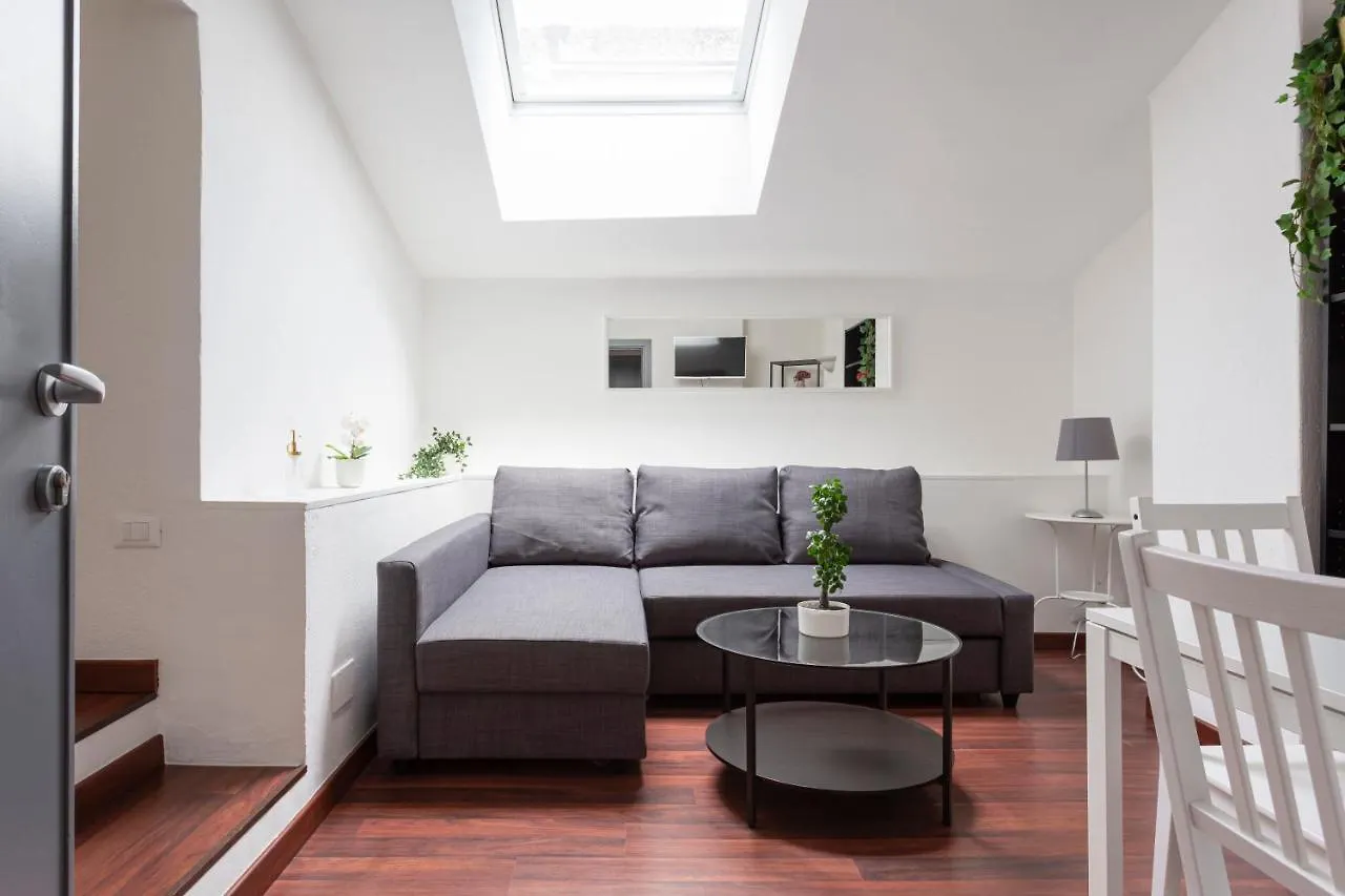 1 Bedroom & 1 Living Room Apt - Duomo 5 Милан